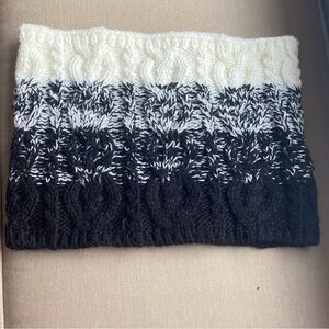 Black and White Knit Cown Neck Scarf